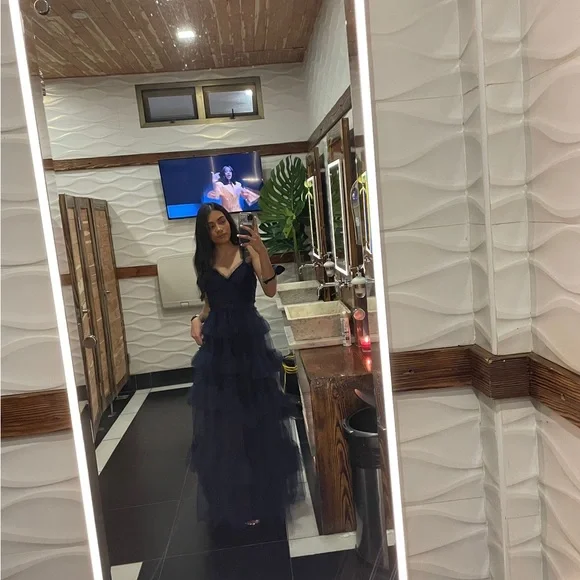 BCBG Size 0. Used only one day for a few hours - Picture 4 of 8